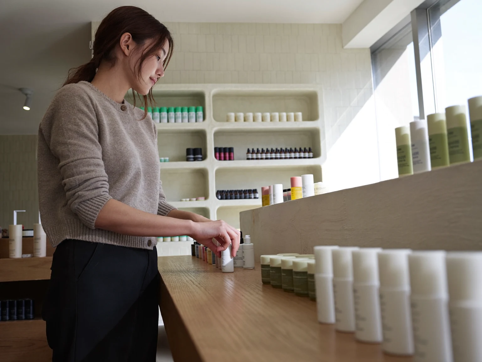 Illustrazione che richiama la scelta tra diverse categorie cosmetiche